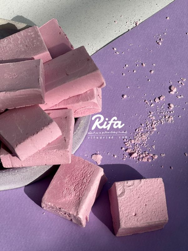 بستنی خشک انجمادی پفکی طعم توت فرنگی