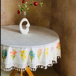 رومیزی گرد مخمل شانل دسته‌گل