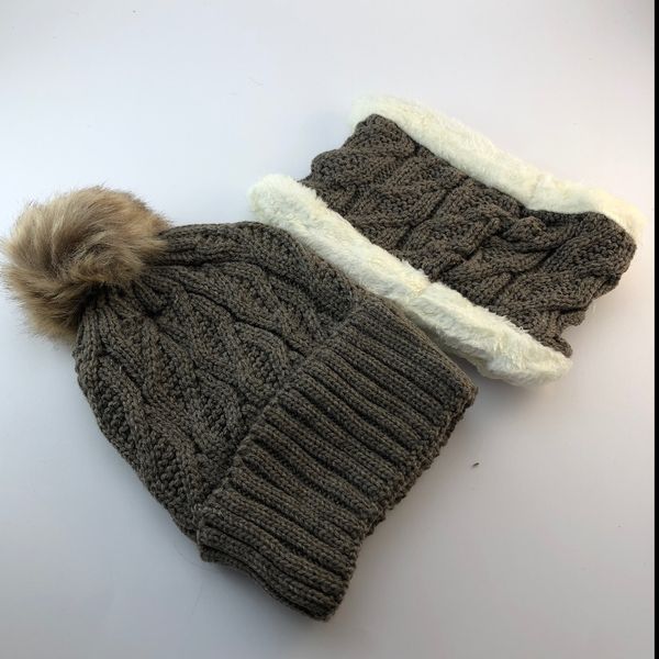 کلاه و شال گردنی مارپیچ