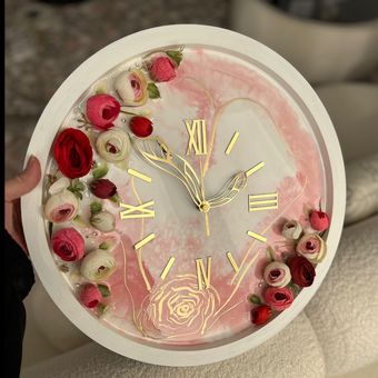 ساعت دیواری طرح سوگل تم سفید صورتی