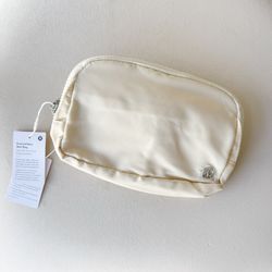 کیف کمری لولولمون کرم لوگو استرپ