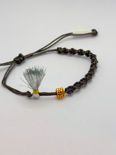 دستبند نخی طرح مکعب