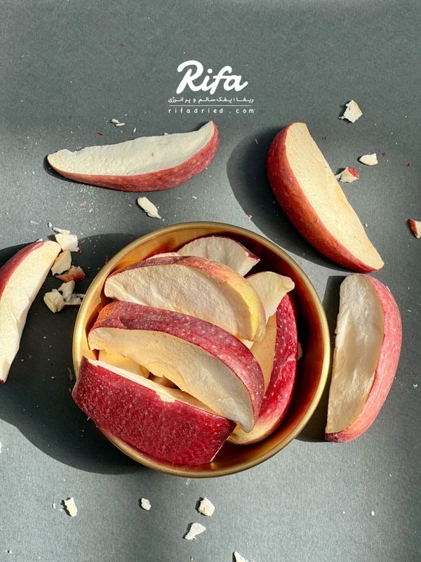 میوه خشک انجمادی پفکی سیب قرمز