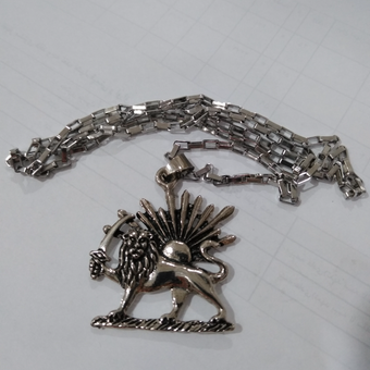 آویز نشان شیر و خورشیدمتوسط