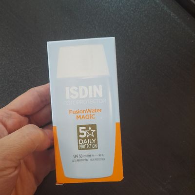 خرید ضدآفتاب واتر مجیک ایزدین اصل بی‌رنگ |سبک و زودجذب