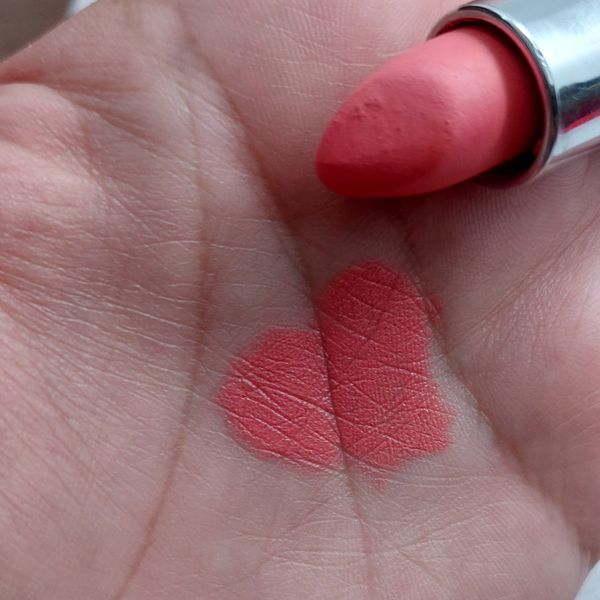 رژ جامد هالیوودی