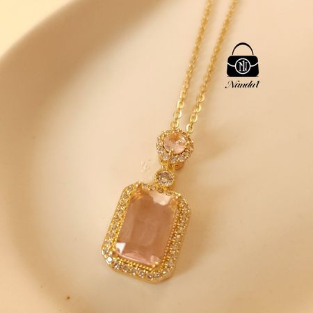 گردنبند مه صورتی