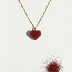 گردنبند رزینی کار شده با اکلیل