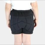شلوارک ضربهگیر ورزشی مدل Crash Pants محافظ لگن و ران مناسب اسکیت و هنرهای رزمی | تست شده پِلا شاپ