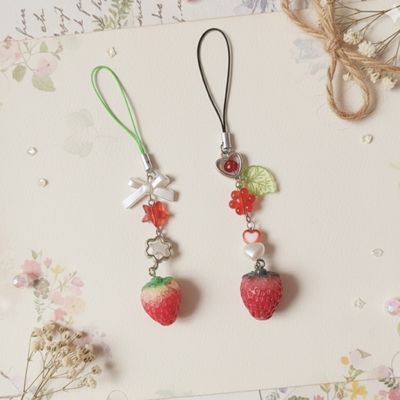 آویز موبایل (فونچارم) توت فرنگی