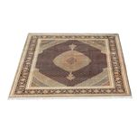 فرش ماشینی زانیس مدل 504 طرح ماهی زمینه کرم