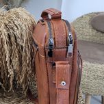 کیف دوشی Jeep مدل 5 زیپ سایز پاسپورتی، جادار و بادوام