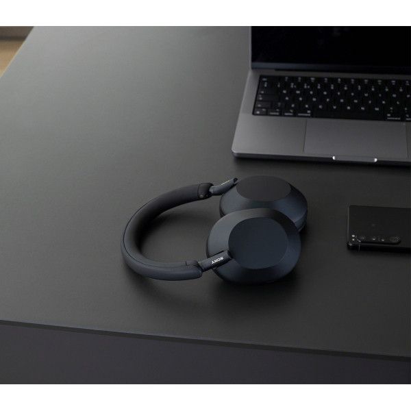 هدفون بیسیم سونی مدل WH-1000XM5 با نویز کنسلینگ فعال (ANC)، درگاه شارژ USB Type-C، دارای 4 میکروفون با فناوری Beamforming، پشتی