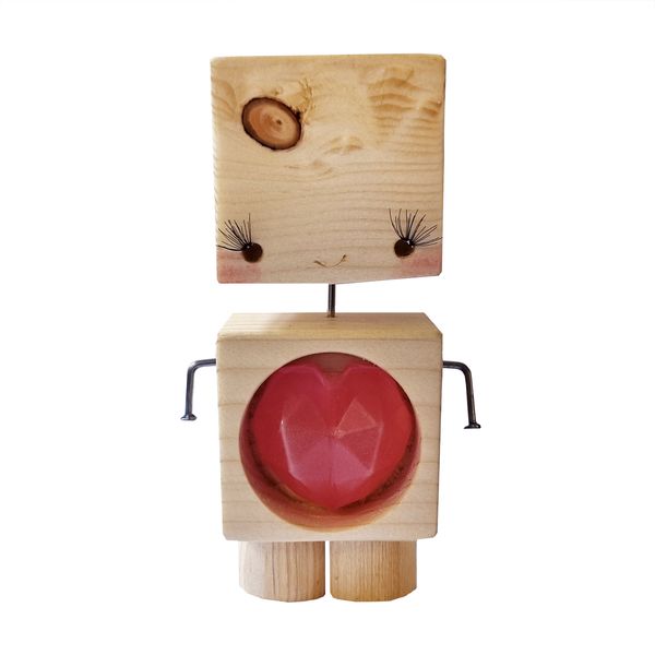 مجسمه چوبی مدل آدمک با قلب شبتاب