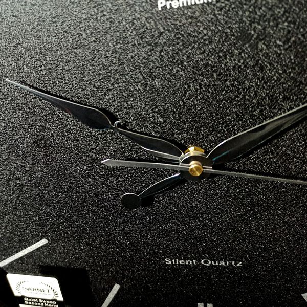 ساعت دیواری گارنت مدل 5002*935