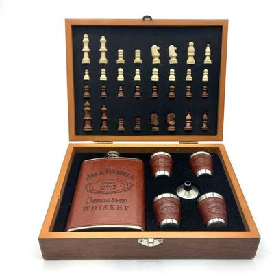 قمقمه چرمی جک دنیل + ست شطرنج دار