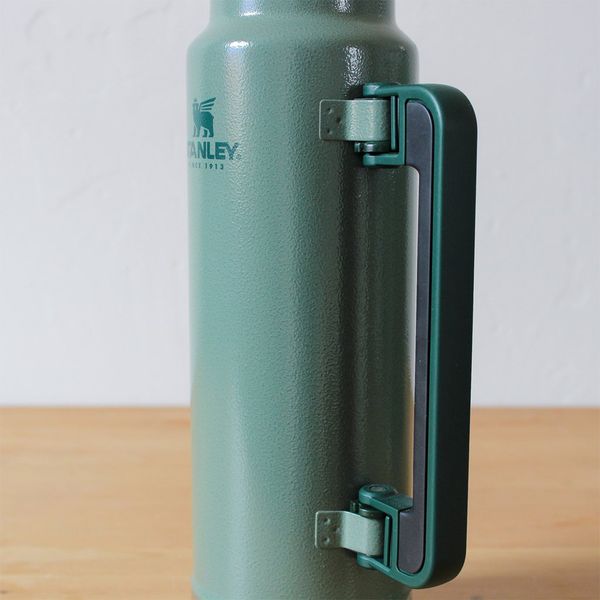 فلاسک استنلی مدل The Legendary Classic Bottle کد F 2021 گنجایش 1.4 لیتر