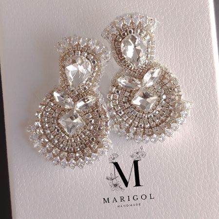 گوشواره تاج سفید