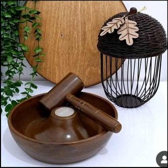 گردو شکن طرح چوب همراه با چکش