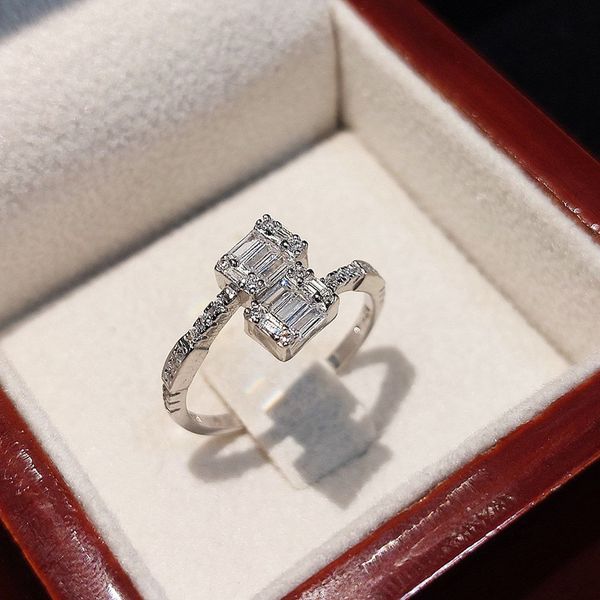 انگشتر نقره زنانه جی تی ای مدل امرالدکات