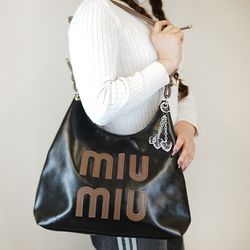کیف دوشی MIU MIU دخترانه با آویز فانتزی اورجینال