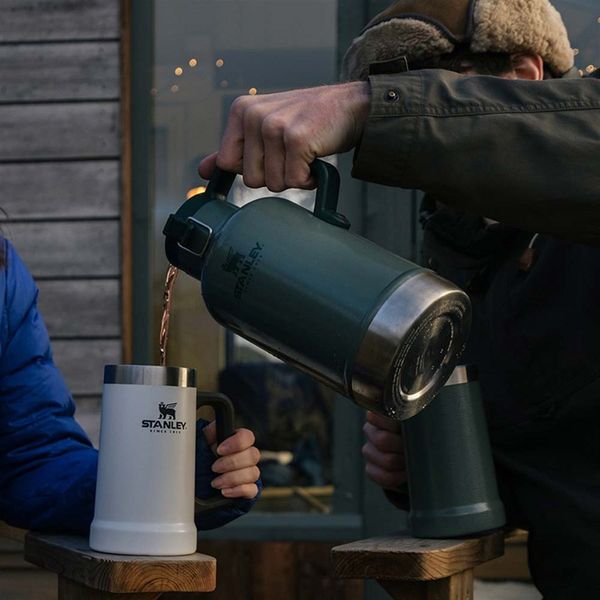 فلاسک استنلی مدل CLASSIC EASY-POUR GROWLER کد F 2021 گنجایش 2 لیتر