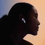 هدفون بلوتوثی اپل مدل AirPods 4 فاقد قابلیت نویز کنسلینگ، درگاه شارژ USB Type-C، شارژ بی سیم، با قابلیت اتصال به چند دستگاه
