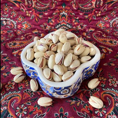 پسته احمد آقایی خام