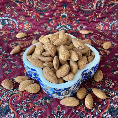 مغز بادام خام خارجی