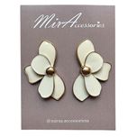 گوشواره نیم گل پنج پر سفید