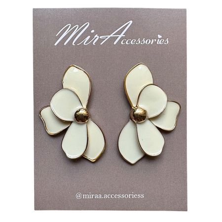 گوشواره نیم گل پنج پر سفید