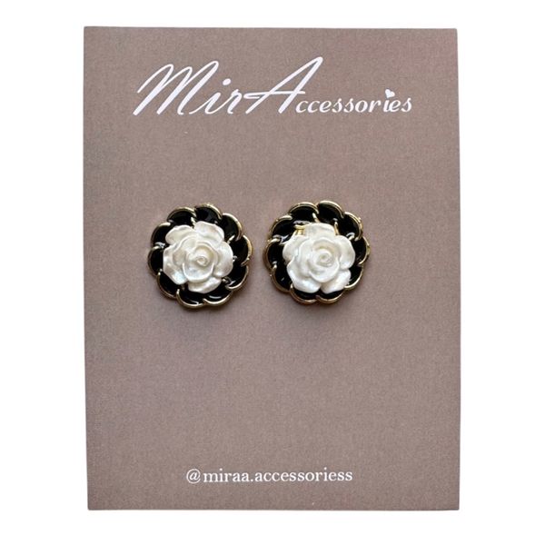 گوشواره گل سفید مشکی