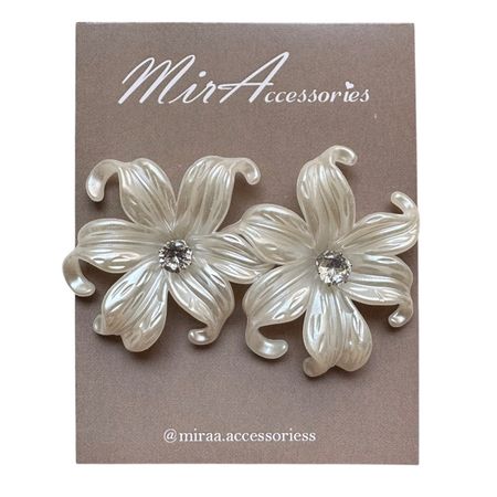 گوشواره گل نگین دار