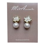 گوشواره گل و مروارید سفید