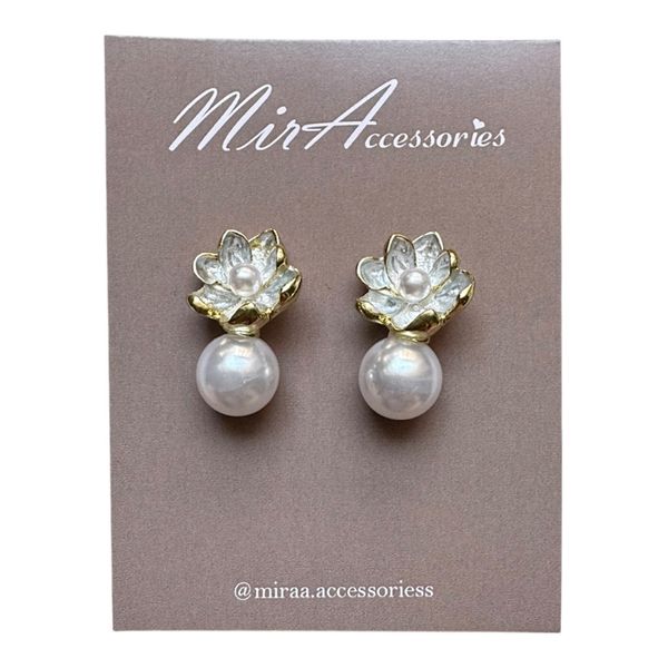 گوشواره گل و مروارید سفید