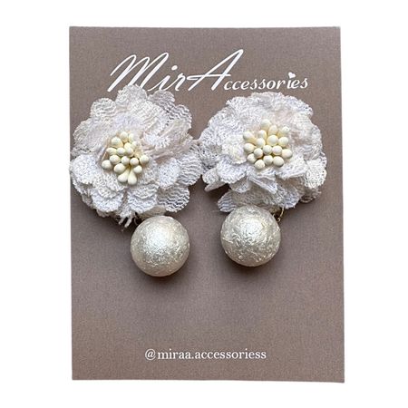 گوشواره گلی مروارید سفید