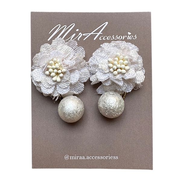 گوشواره گلی مروارید سفید