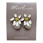 گوشواره گل و مروارید سفید مدل 2