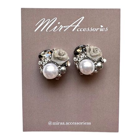 گوشواره گل و نگین مروارید سفید مشکی