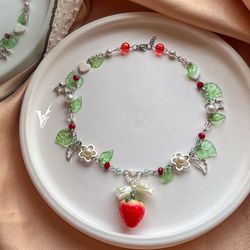 گردنبند توت فرنگی