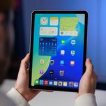تبلت 13 اینچ اپل مدل iPad Air 2026 M4 Wi-Fi ظرفیت 256 گیگابایت و رم 12 گیگابایت، رزولوشن دوربین اصلی 12 مگاپیکسل، پشتیبانی از قل