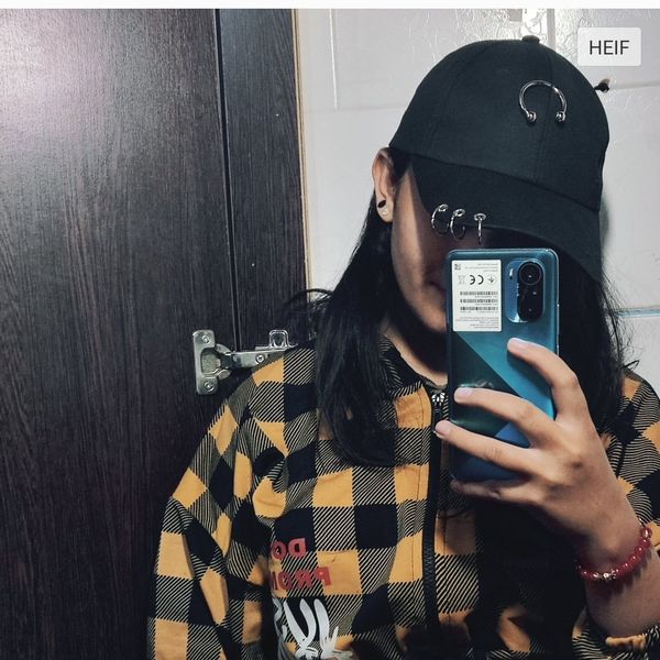 کلاه کتان مشکی پیرسینگ دار