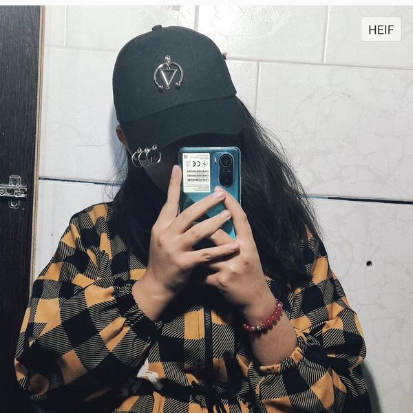 کلاه کتان مشکی پیرسینگ دار