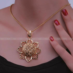 گردن اویز شیک طرح گل خورشیدی طلاروس