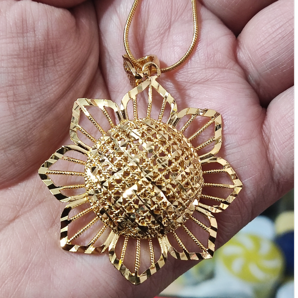 گردن اویز شیک طرح گل خورشیدی طلاروس