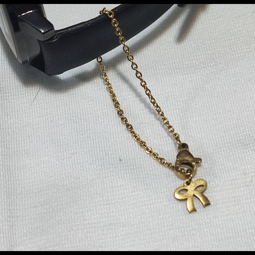 آویز ساعت پاپیون