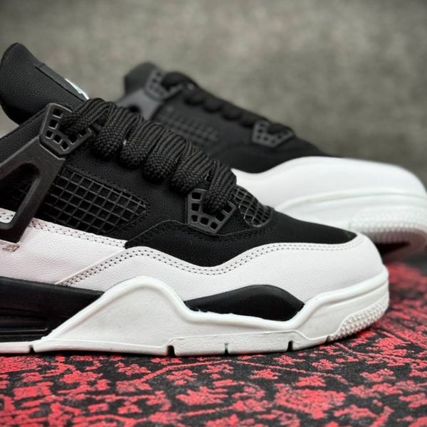 نایک ایر جردن IV 4