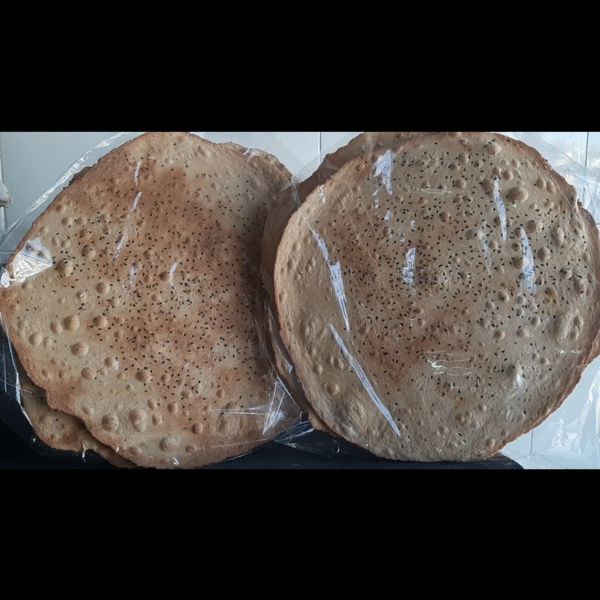 نان گندم خشک(نان گندم کامل با تزئین کنجد)