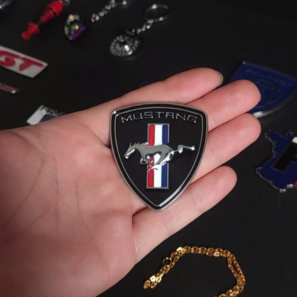 آرم فلزی رنگ مشکی