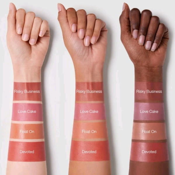 رژگونه مایع  شاین دار رنگ  Love Cake blush
